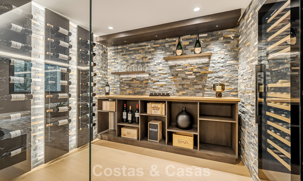 Espaciosa villa de lujo con arquitectura mediterránea moderna en venta en la Milla de Oro de Marbella 785572