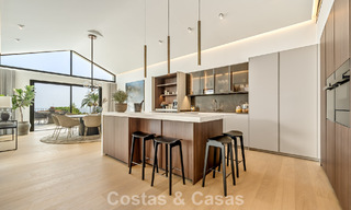 Espaciosa villa de lujo con arquitectura mediterránea moderna en venta en la Milla de Oro de Marbella 785575 