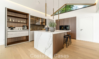 Espaciosa villa de lujo con arquitectura mediterránea moderna en venta en la Milla de Oro de Marbella 785578 