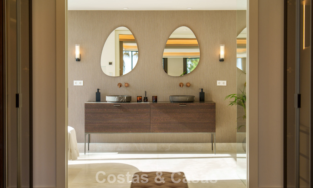 Espaciosa villa de lujo con arquitectura mediterránea moderna en venta en la Milla de Oro de Marbella 785581