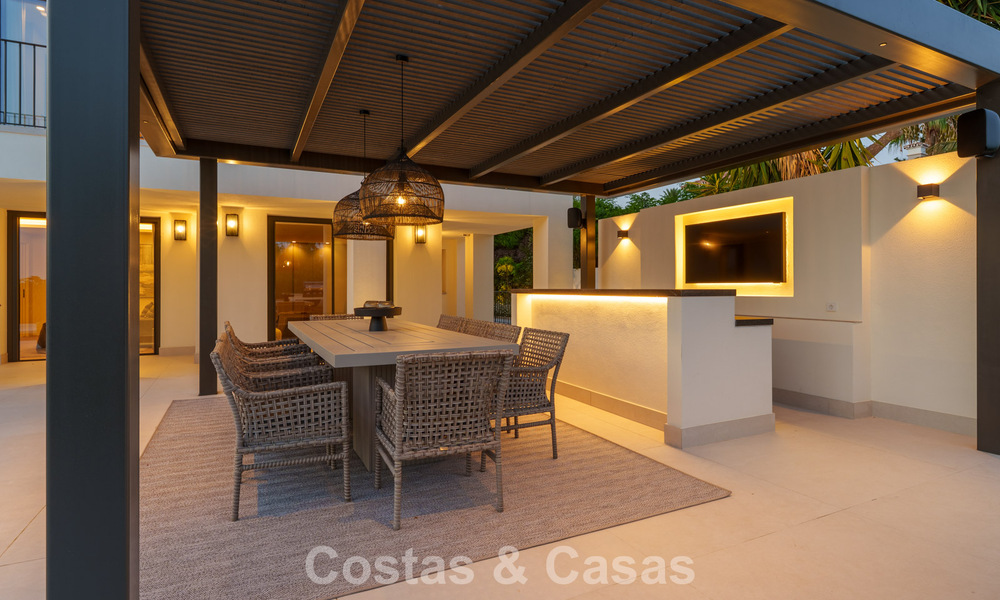 Espaciosa villa de lujo con arquitectura mediterránea moderna en venta en la Milla de Oro de Marbella 785583