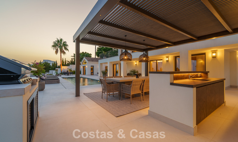 Espaciosa villa de lujo con arquitectura mediterránea moderna en venta en la Milla de Oro de Marbella 785584