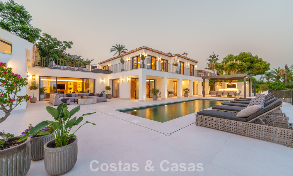 Espaciosa villa de lujo con arquitectura mediterránea moderna en venta en la Milla de Oro de Marbella 785587