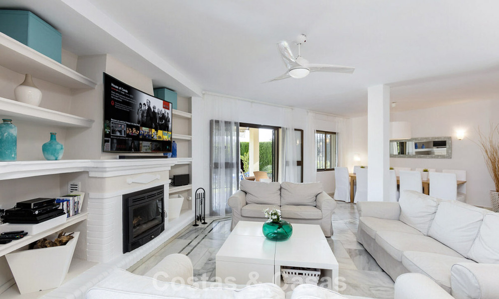 Preciosa villa de 6 dormitorios en venta, directamente en el Club de Golf Los Naranjos en Nueva Andalucía, Marbella 785725