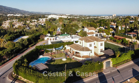 Preciosa villa de 6 dormitorios en venta, directamente en el Club de Golf Los Naranjos en Nueva Andalucía, Marbella 785733