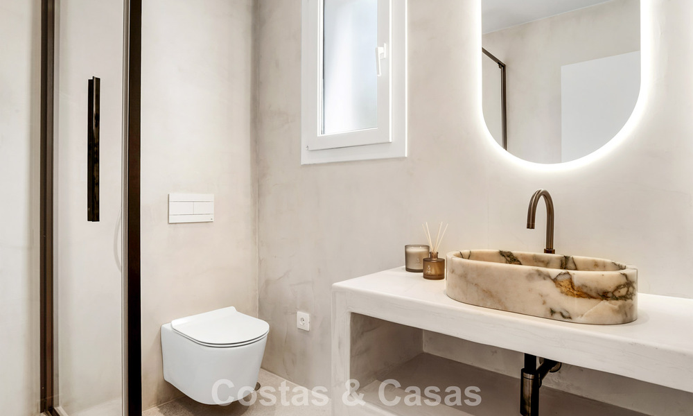 Moderna villa española de lujo en venta en segunda línea de golf en una zona residencial privilegiada, Benahavís, Marbella 785739