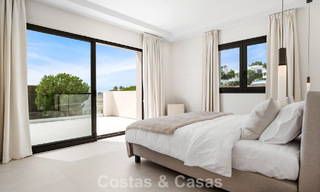 Moderna villa española de lujo en venta en segunda línea de golf en una zona residencial privilegiada, Benahavís, Marbella 785740 