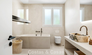 Moderna villa española de lujo en venta en segunda línea de golf en una zona residencial privilegiada, Benahavís, Marbella 785741 