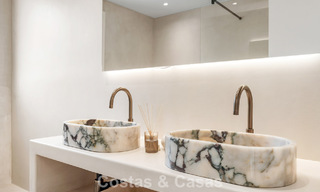 Moderna villa española de lujo en venta en segunda línea de golf en una zona residencial privilegiada, Benahavís, Marbella 785742 