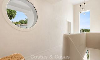 Moderna villa española de lujo en venta en segunda línea de golf en una zona residencial privilegiada, Benahavís, Marbella 785744 