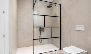 Moderna villa española de lujo en venta en segunda línea de golf en una zona residencial privilegiada, Benahavís, Marbella 785747 