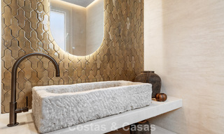 Moderna villa española de lujo en venta en segunda línea de golf en una zona residencial privilegiada, Benahavís, Marbella 785748 