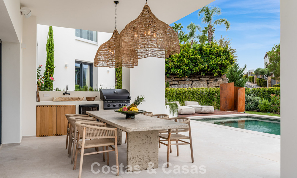Moderna villa española de lujo en venta en segunda línea de golf en una zona residencial privilegiada, Benahavís, Marbella 785751