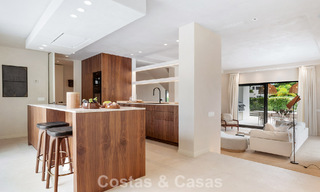 Moderna villa española de lujo en venta en segunda línea de golf en una zona residencial privilegiada, Benahavís, Marbella 785757 