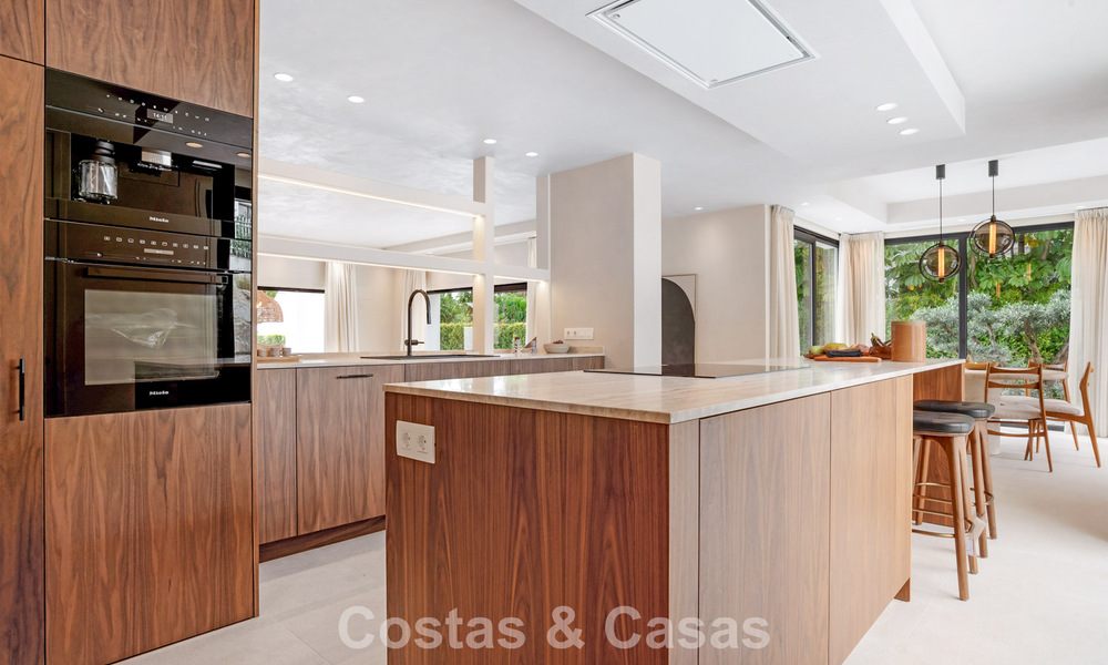 Moderna villa española de lujo en venta en segunda línea de golf en una zona residencial privilegiada, Benahavís, Marbella 785758