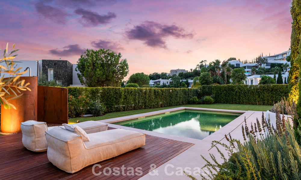 Moderna villa española de lujo en venta en segunda línea de golf en una zona residencial privilegiada, Benahavís, Marbella 785760