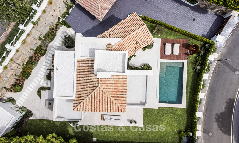 Moderna villa española de lujo en venta en segunda línea de golf en una zona residencial privilegiada, Benahavís, Marbella 785761