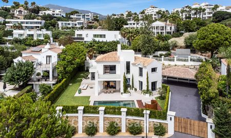 Moderna villa española de lujo en venta en segunda línea de golf en una zona residencial privilegiada, Benahavís, Marbella 785762