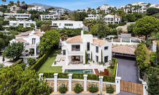 Moderna villa española de lujo en venta en segunda línea de golf en una zona residencial privilegiada, Benahavís, Marbella 785762 