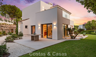 Moderna villa española de lujo en venta en segunda línea de golf en una zona residencial privilegiada, Benahavís, Marbella 785763 