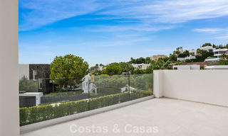 Moderna villa española de lujo en venta en segunda línea de golf en una zona residencial privilegiada, Benahavís, Marbella 785768 