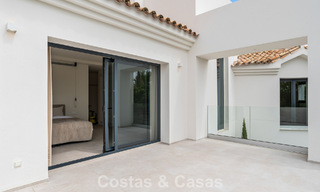 Moderna villa española de lujo en venta en segunda línea de golf en una zona residencial privilegiada, Benahavís, Marbella 785769 
