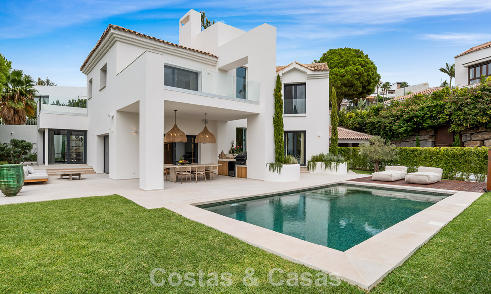 Moderna villa española de lujo en venta en segunda línea de golf en una zona residencial privilegiada, Benahavís, Marbella 785770