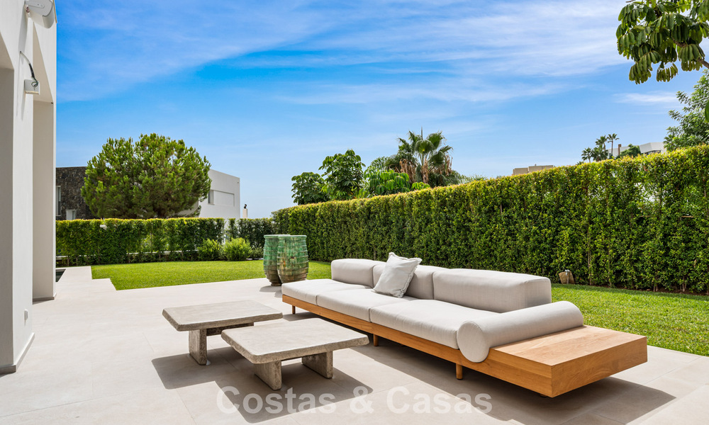 Moderna villa española de lujo en venta en segunda línea de golf en una zona residencial privilegiada, Benahavís, Marbella 785771