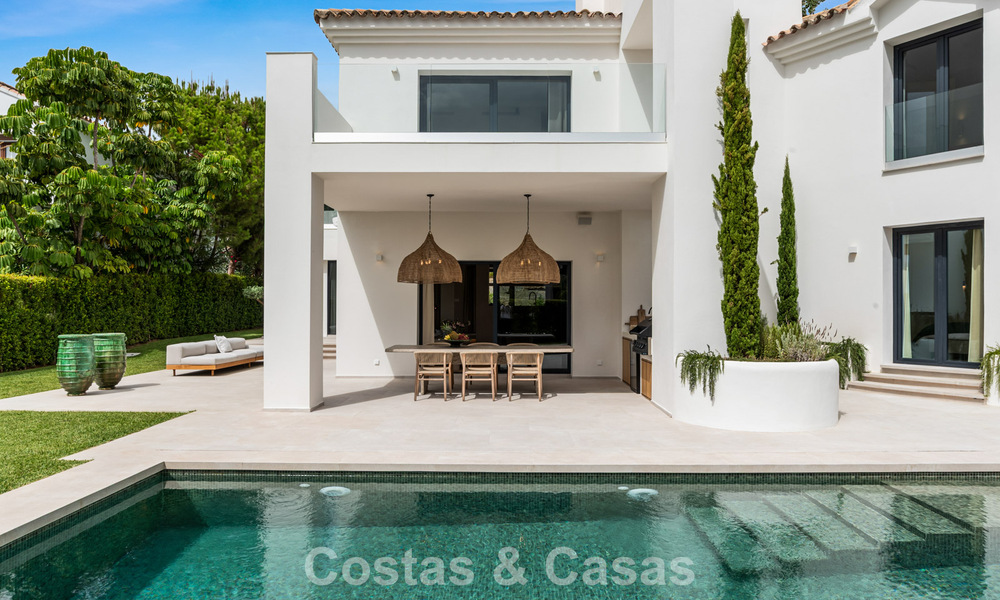 Moderna villa española de lujo en venta en segunda línea de golf en una zona residencial privilegiada, Benahavís, Marbella 785772