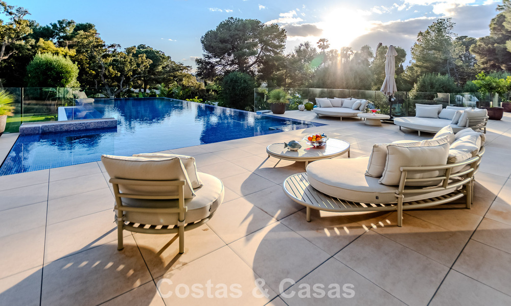Majestuosa obra maestra a la venta con un estilo moderno en una zona residencial segura de Sotogrande, Costa del Sol 786184