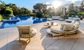 Majestuosa obra maestra a la venta con un estilo moderno en una zona residencial segura de Sotogrande, Costa del Sol 786184 