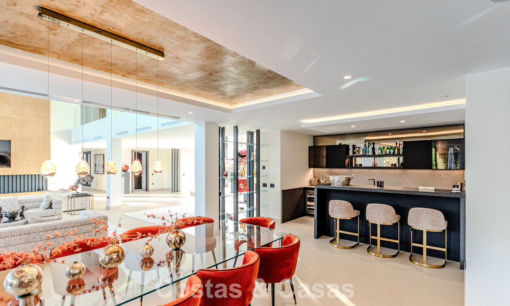 Majestuosa obra maestra a la venta con un estilo moderno en una zona residencial segura de Sotogrande, Costa del Sol 786185