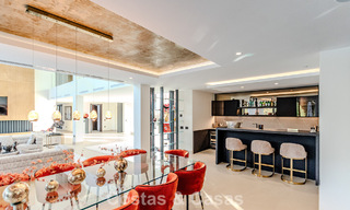 Majestuosa obra maestra a la venta con un estilo moderno en una zona residencial segura de Sotogrande, Costa del Sol 786185 