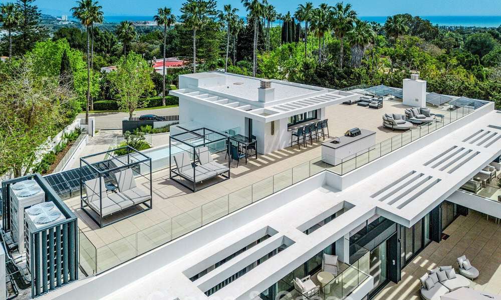 Majestuosa obra maestra a la venta con un estilo moderno en una zona residencial segura de Sotogrande, Costa del Sol 786188