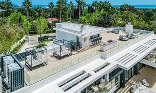 Majestuosa obra maestra a la venta con un estilo moderno en una zona residencial segura de Sotogrande, Costa del Sol 786188 