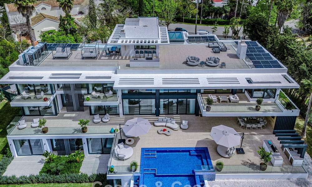 Majestuosa obra maestra a la venta con un estilo moderno en una zona residencial segura de Sotogrande, Costa del Sol 786189