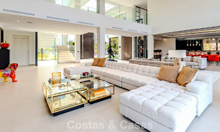Majestuosa obra maestra a la venta con un estilo moderno en una zona residencial segura de Sotogrande, Costa del Sol 786200 