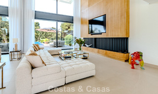 Majestuosa obra maestra a la venta con un estilo moderno en una zona residencial segura de Sotogrande, Costa del Sol 786201 