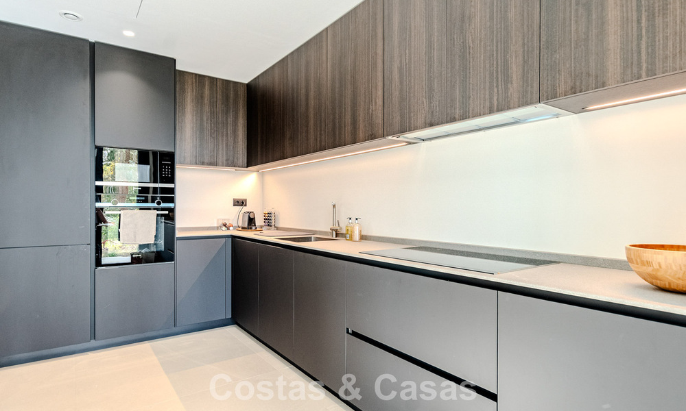 Majestuosa obra maestra a la venta con un estilo moderno en una zona residencial segura de Sotogrande, Costa del Sol 786203