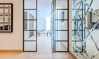 Majestuosa obra maestra a la venta con un estilo moderno en una zona residencial segura de Sotogrande, Costa del Sol 786206 
