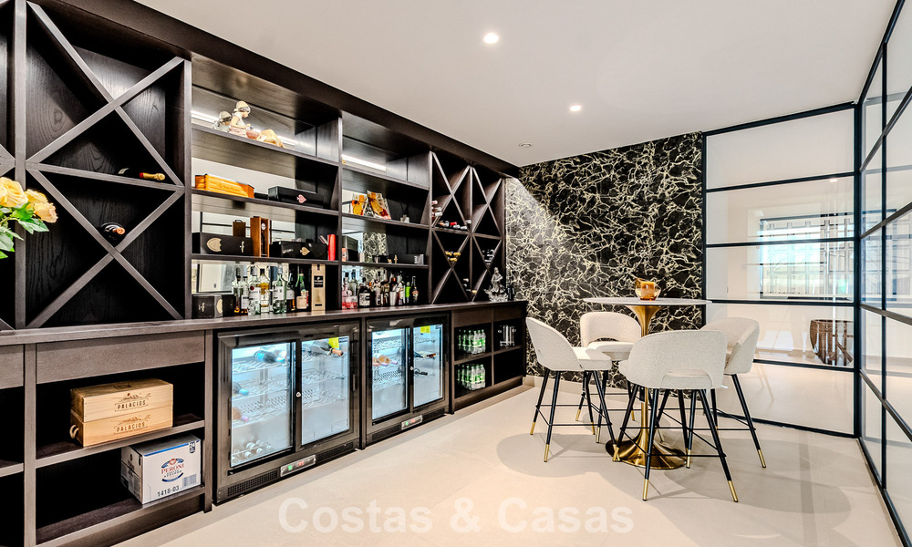 Majestuosa obra maestra a la venta con un estilo moderno en una zona residencial segura de Sotogrande, Costa del Sol 786207