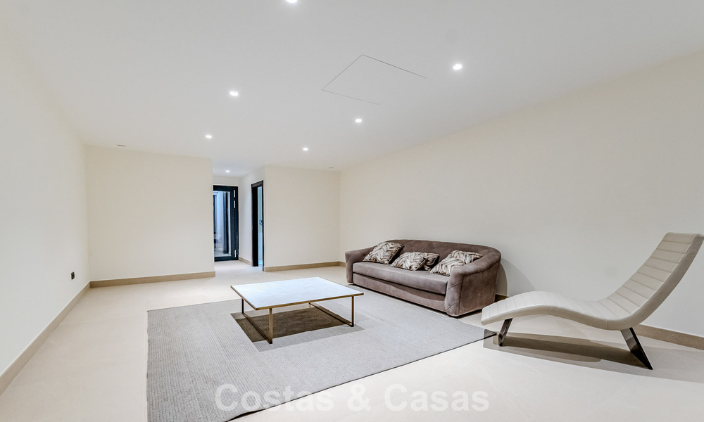 Majestuosa obra maestra a la venta con un estilo moderno en una zona residencial segura de Sotogrande, Costa del Sol 786212