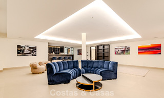 Majestuosa obra maestra a la venta con un estilo moderno en una zona residencial segura de Sotogrande, Costa del Sol 786213 