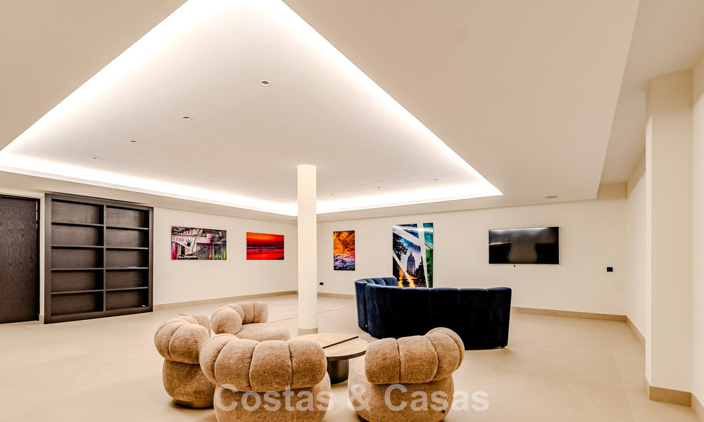 Majestuosa obra maestra a la venta con un estilo moderno en una zona residencial segura de Sotogrande, Costa del Sol 786214