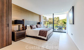 Majestuosa obra maestra a la venta con un estilo moderno en una zona residencial segura de Sotogrande, Costa del Sol 786217 