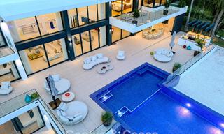 Majestuosa obra maestra a la venta con un estilo moderno en una zona residencial segura de Sotogrande, Costa del Sol 786220 