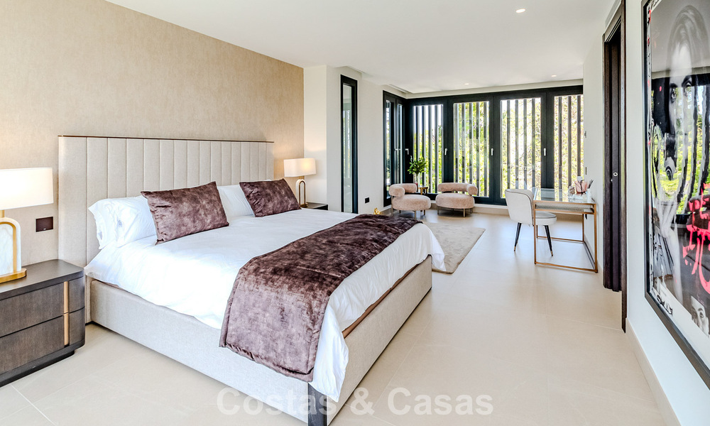 Majestuosa obra maestra a la venta con un estilo moderno en una zona residencial segura de Sotogrande, Costa del Sol 786226