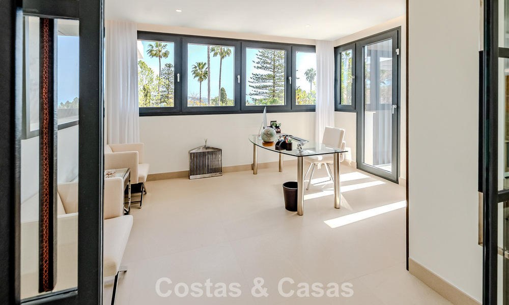 Majestuosa obra maestra a la venta con un estilo moderno en una zona residencial segura de Sotogrande, Costa del Sol 786228