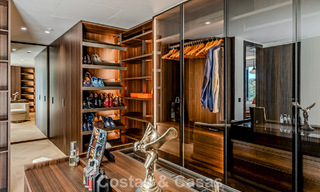 Majestuosa obra maestra a la venta con un estilo moderno en una zona residencial segura de Sotogrande, Costa del Sol 786231 