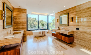 Majestuosa obra maestra a la venta con un estilo moderno en una zona residencial segura de Sotogrande, Costa del Sol 786232 